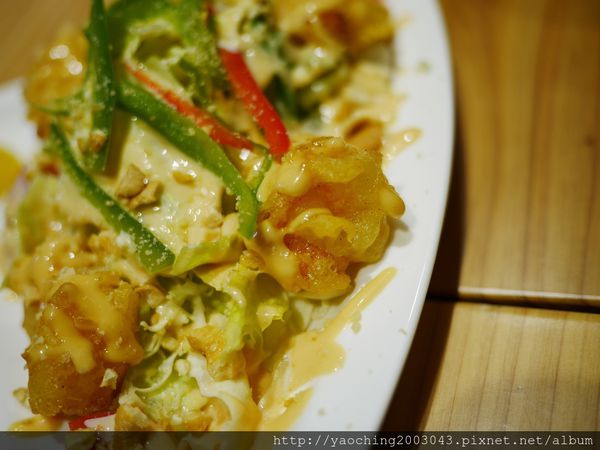 鹿兒島豚骨拉麵 勘場：台中西區 勘場鹿兒島拉麵KANBA，鹿兒島來的拉麵由日籍師傅親自料理，黑豬五花肥而不膩海外首家店選在草悟道商圈