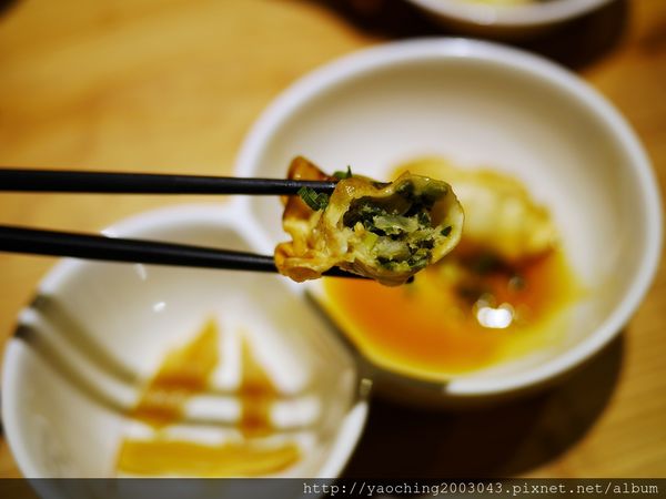 鹿兒島豚骨拉麵 勘場：台中西區 勘場鹿兒島拉麵KANBA，鹿兒島來的拉麵由日籍師傅親自料理，黑豬五花肥而不膩海外首家店選在草悟道商圈