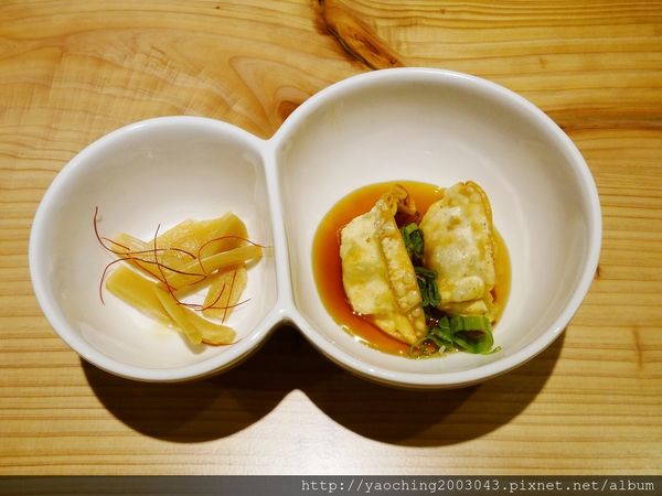 鹿兒島豚骨拉麵 勘場：台中西區 勘場鹿兒島拉麵KANBA，鹿兒島來的拉麵由日籍師傅親自料理，黑豬五花肥而不膩海外首家店選在草悟道商圈