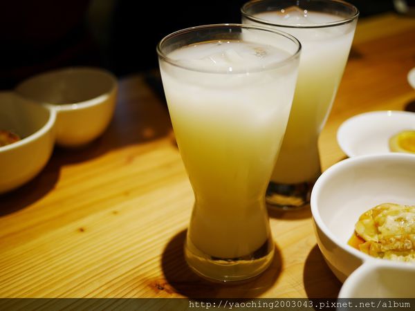 鹿兒島豚骨拉麵 勘場：台中西區 勘場鹿兒島拉麵KANBA，鹿兒島來的拉麵由日籍師傅親自料理，黑豬五花肥而不膩海外首家店選在草悟道商圈