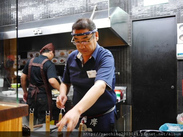 鹿兒島豚骨拉麵 勘場：台中西區 勘場鹿兒島拉麵KANBA，鹿兒島來的拉麵由日籍師傅親自料理，黑豬五花肥而不膩海外首家店選在草悟道商圈