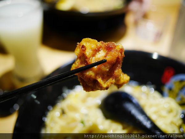 鹿兒島豚骨拉麵 勘場：台中西區 勘場鹿兒島拉麵KANBA，鹿兒島來的拉麵由日籍師傅親自料理，黑豬五花肥而不膩海外首家店選在草悟道商圈