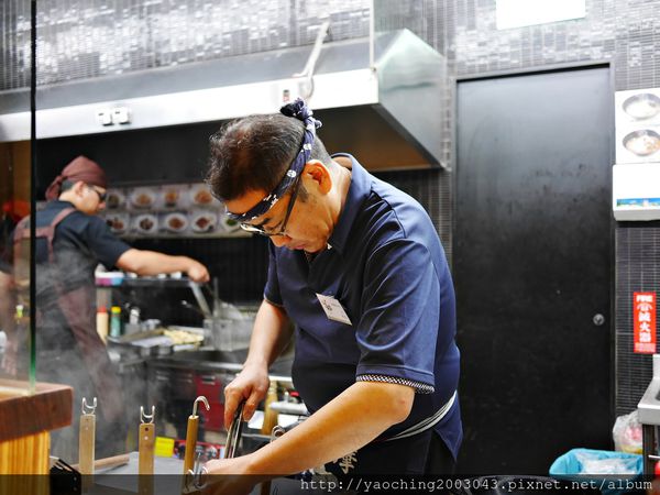 鹿兒島豚骨拉麵 勘場：台中西區 勘場鹿兒島拉麵KANBA，鹿兒島來的拉麵由日籍師傅親自料理，黑豬五花肥而不膩海外首家店選在草悟道商圈