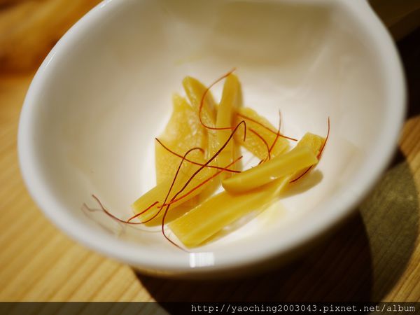 鹿兒島豚骨拉麵 勘場：台中西區 勘場鹿兒島拉麵KANBA，鹿兒島來的拉麵由日籍師傅親自料理，黑豬五花肥而不膩海外首家店選在草悟道商圈