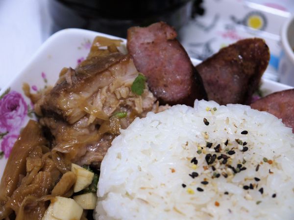 【台南市-山上區】來淨水廠玩順便到『古積食品』買傳承一甲子飄香的古早味【香腸】【封肉】！令人戀念懷舊的好味道๑´ڡ`๑