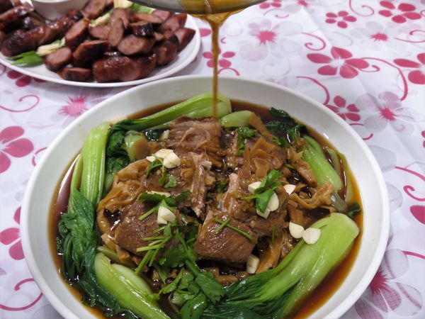 【台南市-山上區】來淨水廠玩順便到『古積食品』買傳承一甲子飄香的古早味【香腸】【封肉】！令人戀念懷舊的好味道๑´ڡ`๑