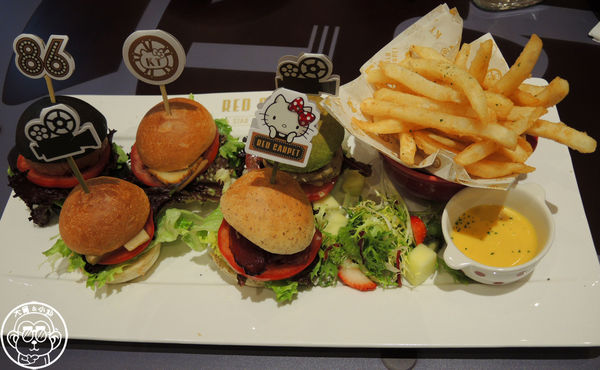 Hello Kitty Red Carpet美式餐廳：呷飽祙【新北林口･Hello Kitty Red Carpet美式餐廳】