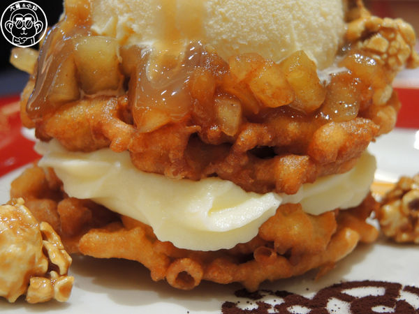 Hello Kitty Red Carpet美式餐廳：呷飽祙【新北林口･Hello Kitty Red Carpet美式餐廳】