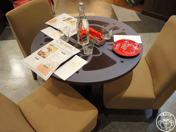 Hello Kitty Red Carpet美式餐廳：呷飽祙【新北林口･Hello Kitty Red Carpet美式餐廳】