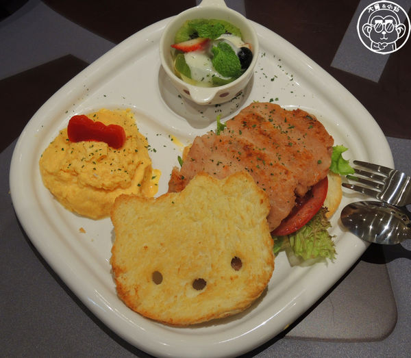 Hello Kitty Red Carpet美式餐廳：呷飽祙【新北林口･Hello Kitty Red Carpet美式餐廳】