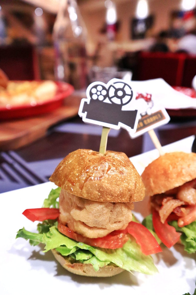 Hello Kitty Red Carpet