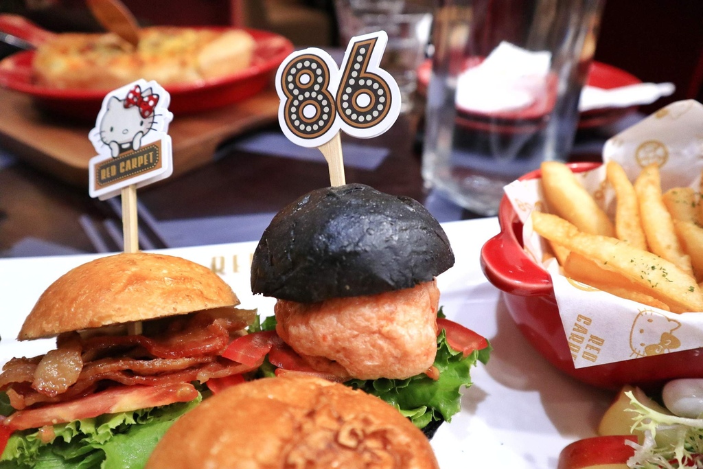 Hello Kitty Red Carpet