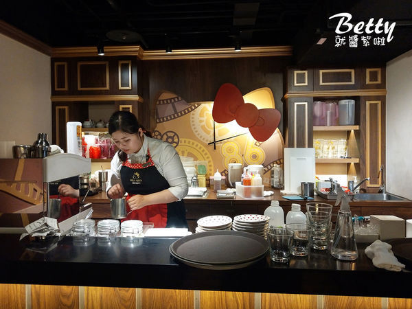 20181111三井凱蒂貓餐廳 (20).jpg