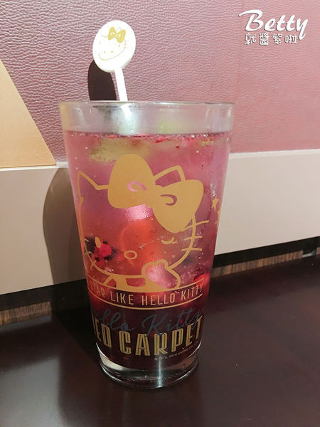 20181111三井凱蒂貓餐廳 (65).jpg