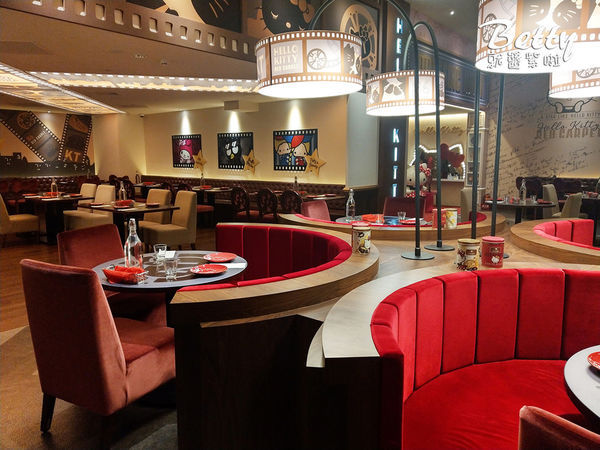 20181111三井凱蒂貓餐廳 (40).jpg