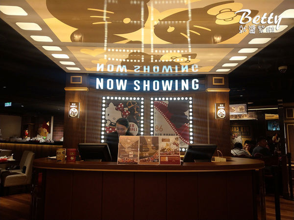 20181111三井凱蒂貓餐廳 (13).jpg