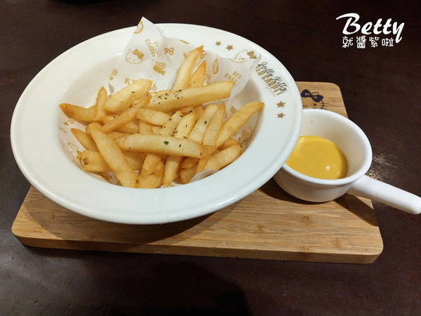 20181111三井凱蒂貓餐廳 (23).jpg