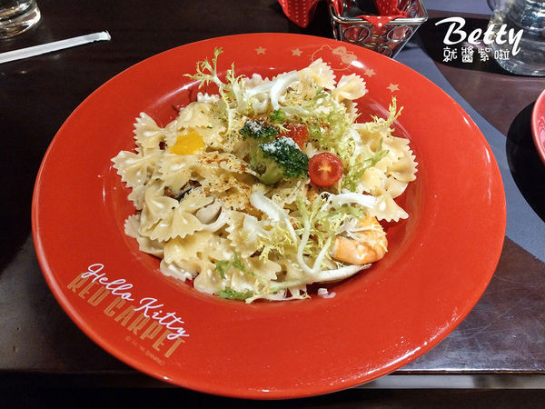 20181111三井凱蒂貓餐廳 (32).jpg