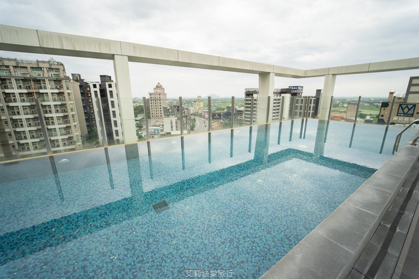 宜蘭礁溪溫泉飯店推薦 晶泉丰旅 房內就能泡露天風呂 住宿泡湯 三燔壽喜燒 無邊際溫泉泳池 礁溪溫泉街 - 艾莉絲愛旅行