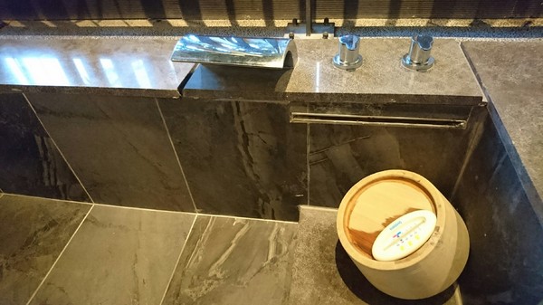 晶泉丰旅：宜蘭礁溪~晶泉丰旅~室內溫泉泡湯~露天無邊際游泳池~三燔日式早餐~優質的享受~