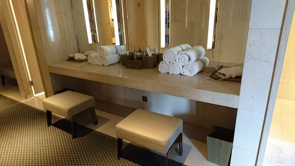 晶泉丰旅：宜蘭礁溪~晶泉丰旅~室內溫泉泡湯~露天無邊際游泳池~三燔日式早餐~優質的享受~