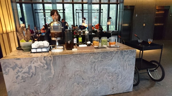 晶泉丰旅：宜蘭礁溪~晶泉丰旅~室內溫泉泡湯~露天無邊際游泳池~三燔日式早餐~優質的享受~