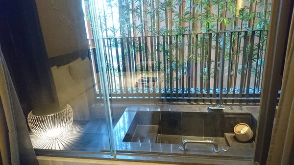 晶泉丰旅：宜蘭礁溪~晶泉丰旅~室內溫泉泡湯~露天無邊際游泳池~三燔日式早餐~優質的享受~