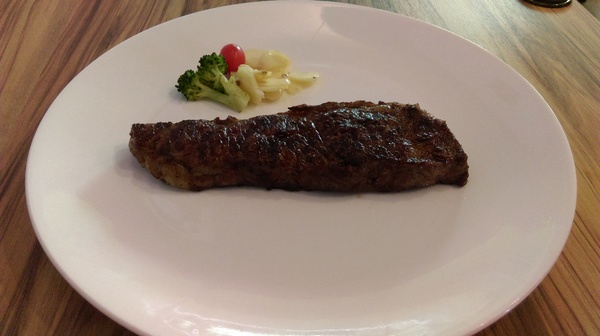 XL炭烤牛排：【新北市新店區 / 美式餐廳】XL炭烤牛排