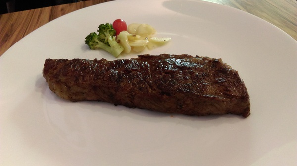XL炭烤牛排：【新北市新店區 / 美式餐廳】XL炭烤牛排