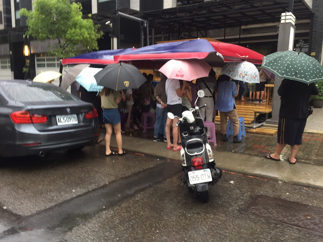 【老寶食記】台中大坑同拉麵，風雨中也照樣人潮炸裂的深夜食堂新起之秀
