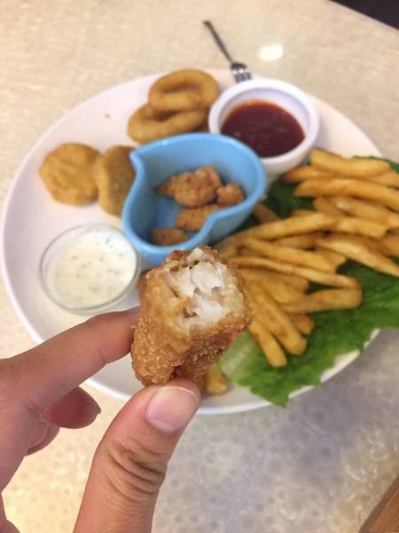 Tommy café 糖迷咖啡．甜點：Tommy café 糖迷咖啡．甜點-苗栗市區的必推甜點  周邊停車方便 室內寬敞走可愛溫馨風 餐點都推到爆  茶飲略嫌淡