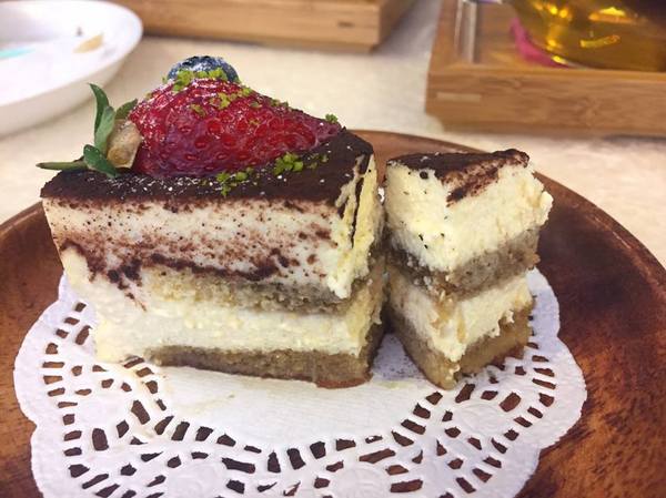 Tommy café 糖迷咖啡．甜點：Tommy café 糖迷咖啡．甜點-苗栗市區的必推甜點  周邊停車方便 室內寬敞走可愛溫馨風 餐點都推到爆  茶飲略嫌淡