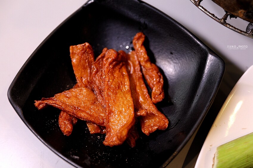 野赤燒肉｜日式炭火燒肉最低500元起 多種肉品海鮮、飲料冰淇淋無限供應吃到飽 機器人送餐。菜單價位(嘉義東