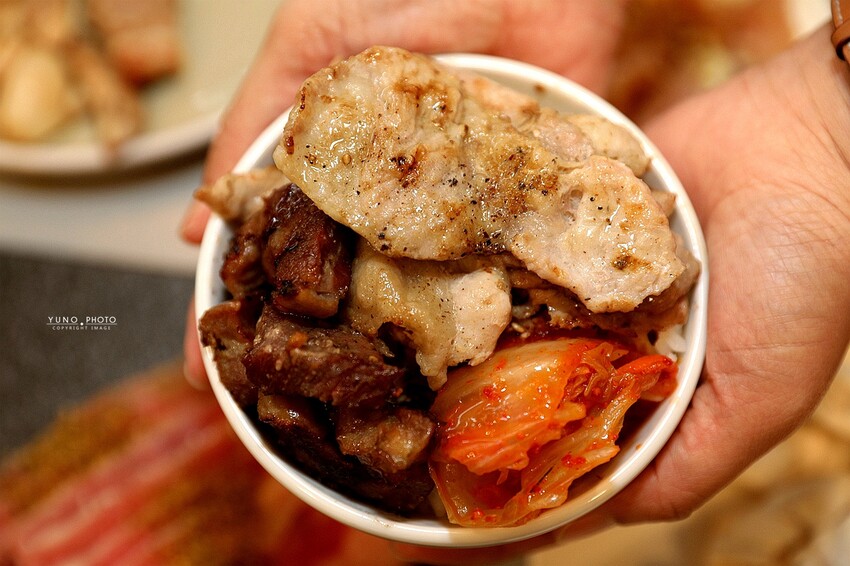 野赤燒肉｜日式炭火燒肉最低500元起 多種肉品海鮮、飲料冰淇淋無限供應吃到飽 機器人送餐。菜單價位(嘉義東