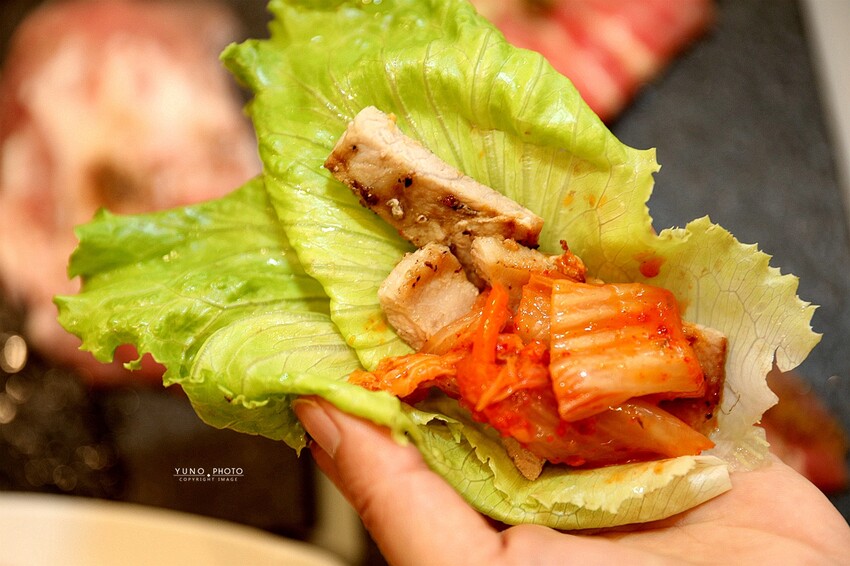 野赤燒肉｜日式炭火燒肉最低500元起 多種肉品海鮮、飲料冰淇淋無限供應吃到飽 機器人送餐。菜單價位(嘉義東