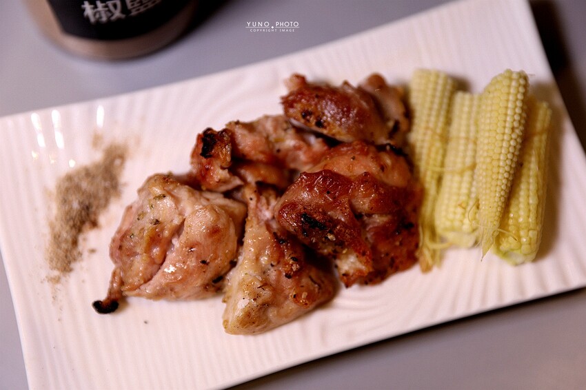 野赤燒肉｜日式炭火燒肉最低500元起 多種肉品海鮮、飲料冰淇淋無限供應吃到飽 機器人送餐。菜單價位(嘉義東