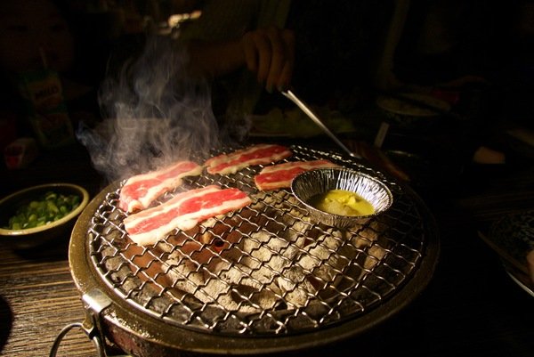 野赤燒肉:【嘉義美食推薦】超人氣Yakiniku野赤燒肉~肉質滑嫰、新鮮又多汁讓你吃了還想再吃! 589的牛肉套餐及豬肉套餐讓人魂牽夢縈喔~