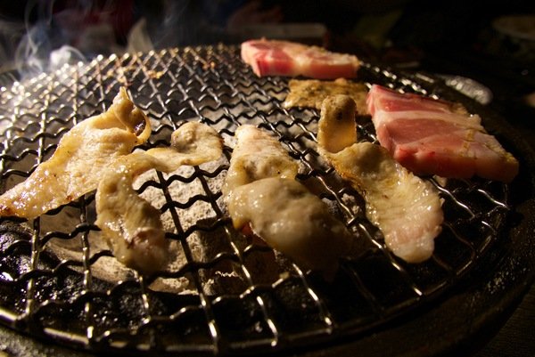 野赤燒肉:【嘉義美食推薦】超人氣Yakiniku野赤燒肉~肉質滑嫰、新鮮又多汁讓你吃了還想再吃! 589的牛肉套餐及豬肉套餐讓人魂牽夢縈喔~