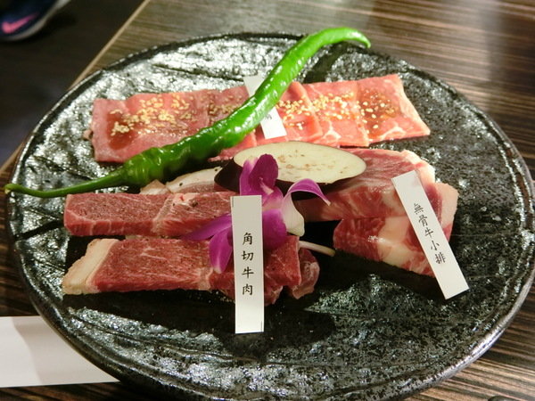 野赤燒肉:【嘉義美食推薦】超人氣Yakiniku野赤燒肉~肉質滑嫰、新鮮又多汁讓你吃了還想再吃! 589的牛肉套餐及豬肉套餐讓人魂牽夢縈喔~