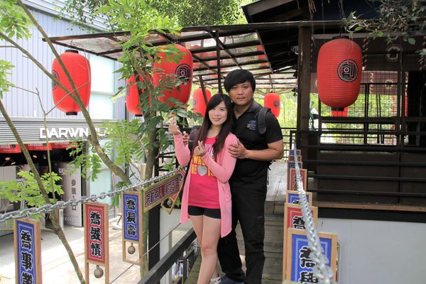 妖怪創界-糖狗村：【南投景點】妖怪創界糖狗村，園區內的舞獅鼓、守護犬神社、盒藍人、達爾文機器人和還未開放的孟婆湯屋及教堂，門票250元的糖狗村護照，可全額不分區抵用