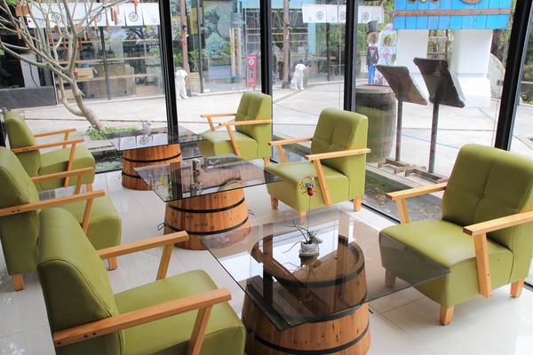 妖怪創界-糖狗村：【南投景點】妖怪創界糖狗村，園區內的舞獅鼓、守護犬神社、盒藍人、達爾文機器人和還未開放的孟婆湯屋及教堂，門票250元的糖狗村護照，可全額不分區抵用