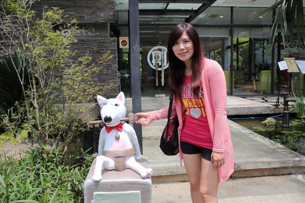 妖怪創界-糖狗村：【南投景點】妖怪創界糖狗村，園區內的舞獅鼓、守護犬神社、盒藍人、達爾文機器人和還未開放的孟婆湯屋及教堂，門票250元的糖狗村護照，可全額不分區抵用