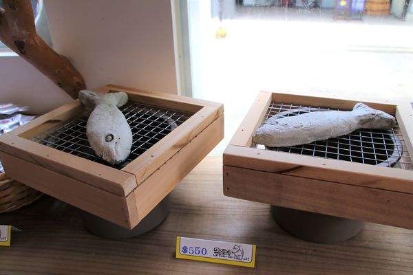 妖怪創界-糖狗村：【南投景點】妖怪創界糖狗村，園區內的舞獅鼓、守護犬神社、盒藍人、達爾文機器人和還未開放的孟婆湯屋及教堂，門票250元的糖狗村護照，可全額不分區抵用