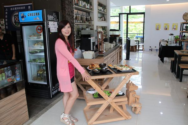 妖怪創界-糖狗村：【南投景點】妖怪創界糖狗村，園區內的舞獅鼓、守護犬神社、盒藍人、達爾文機器人和還未開放的孟婆湯屋及教堂，門票250元的糖狗村護照，可全額不分區抵用