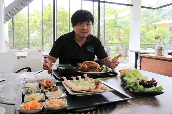 妖怪創界-糖狗村：【南投景點】妖怪創界糖狗村，園區內的舞獅鼓、守護犬神社、盒藍人、達爾文機器人和還未開放的孟婆湯屋及教堂，門票250元的糖狗村護照，可全額不分區抵用