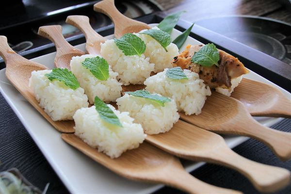 妖怪創界-糖狗村：【南投景點】妖怪創界糖狗村，園區內的舞獅鼓、守護犬神社、盒藍人、達爾文機器人和還未開放的孟婆湯屋及教堂，門票250元的糖狗村護照，可全額不分區抵用