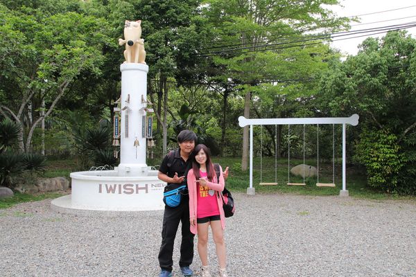 妖怪創界-糖狗村：【南投景點】妖怪創界糖狗村，園區內的舞獅鼓、守護犬神社、盒藍人、達爾文機器人和還未開放的孟婆湯屋及教堂，門票250元的糖狗村護照，可全額不分區抵用