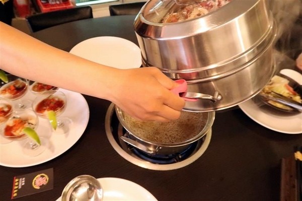 蒸霸王(東湖店):東湖 蒸霸王海鮮塔 現捉現蒸氣火鍋龍蝦牛奶貝龍虎斑 葫洲站可停車還有火鍋海鮮粥~ 蒸霸王(東湖店):東湖 蒸霸王海鮮塔 現捉現蒸氣火鍋龍蝦牛奶貝龍虎斑 葫洲站可停車還有火鍋海鮮粥~