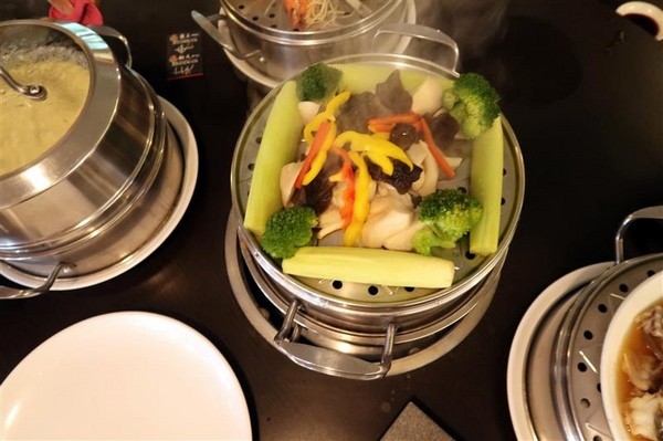 蒸霸王(東湖店):東湖 蒸霸王海鮮塔 現捉現蒸氣火鍋龍蝦牛奶貝龍虎斑 葫洲站可停車還有火鍋海鮮粥~ 蒸霸王(東湖店):東湖 蒸霸王海鮮塔 現捉現蒸氣火鍋龍蝦牛奶貝龍虎斑 葫洲站可停車還有火鍋海鮮粥~