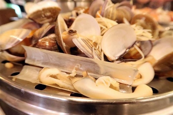 蒸霸王(東湖店):東湖 蒸霸王海鮮塔 現捉現蒸氣火鍋龍蝦牛奶貝龍虎斑 葫洲站可停車還有火鍋海鮮粥~ 蒸霸王(東湖店):東湖 蒸霸王海鮮塔 現捉現蒸氣火鍋龍蝦牛奶貝龍虎斑 葫洲站可停車還有火鍋海鮮粥~